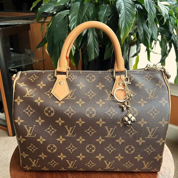 GOLD CLOVER Bag Charm Gold Tone - Picture 5 of 9